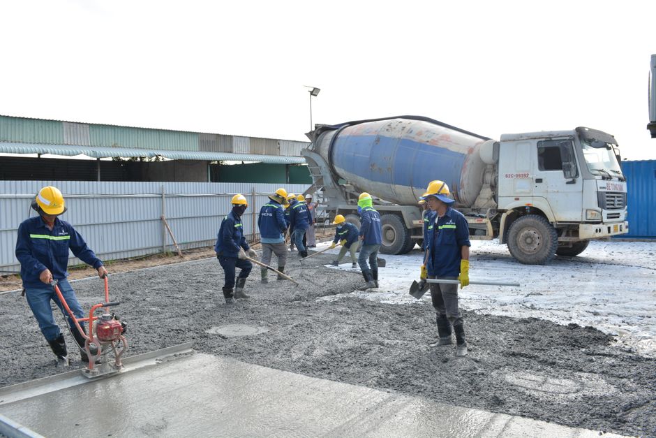 Concrete crew pouring at a construction site